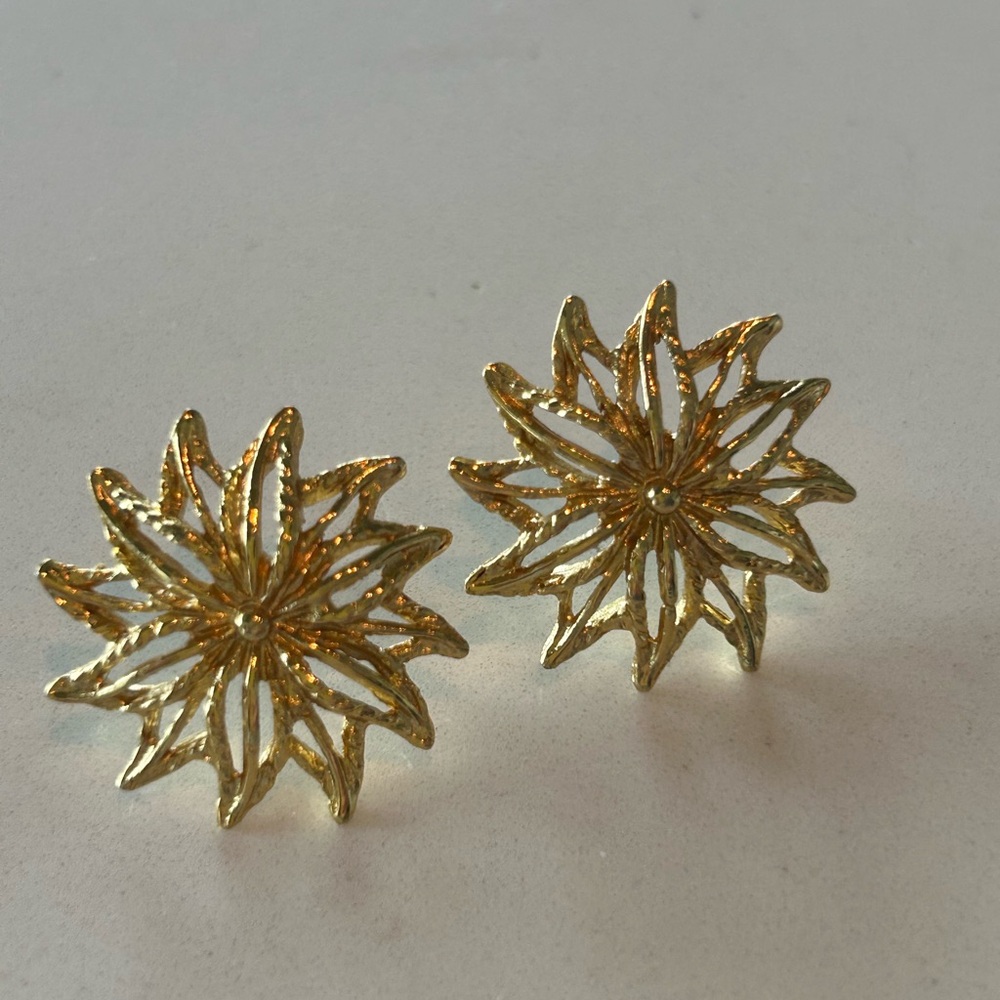 Vintage Floral Gold Tone Pierced Earrings stamped Stelle.